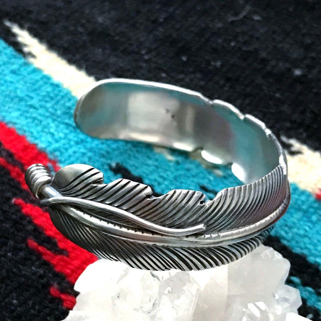 Indian Jewelryハーヴィーメイス　　　フェザー　シルバーバングル　②