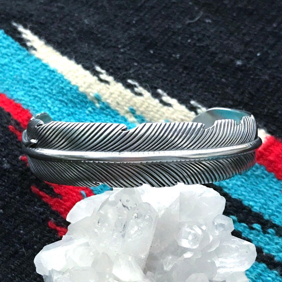 Indian Jewelryハーヴィーメイス　　　フェザー　シルバーバングル　②