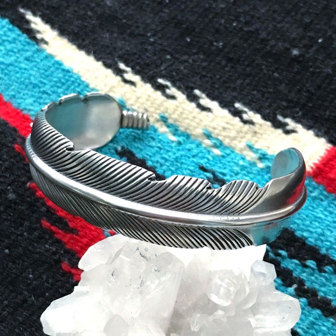 Indian Jewelryハーヴィーメイス　　　フェザー　シルバーバングル　②