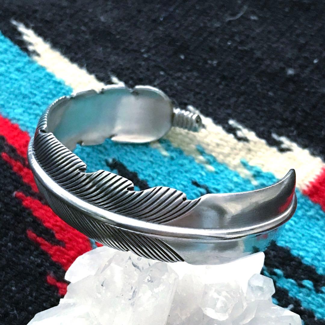 Indian Jewelryハーヴィーメイス　　　フェザー　シルバーバングル　②