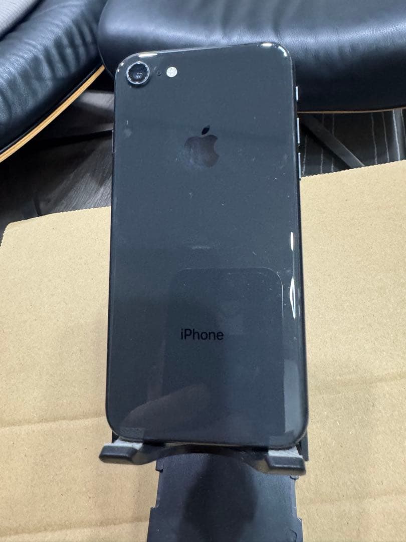 Apple iPhone 8スペースグレー 本体64GB SIMフリー 111