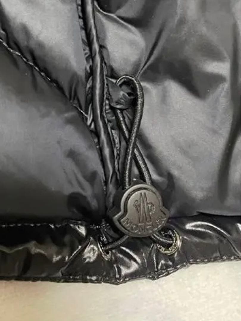 新品未使用正規品MONCLER レディースブラックロゴ3