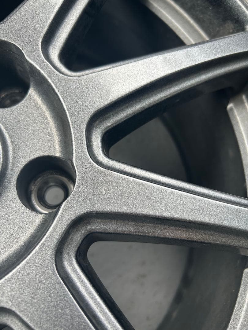 225/60R17 99Q スタッドレスタイヤ中古品　送料込み