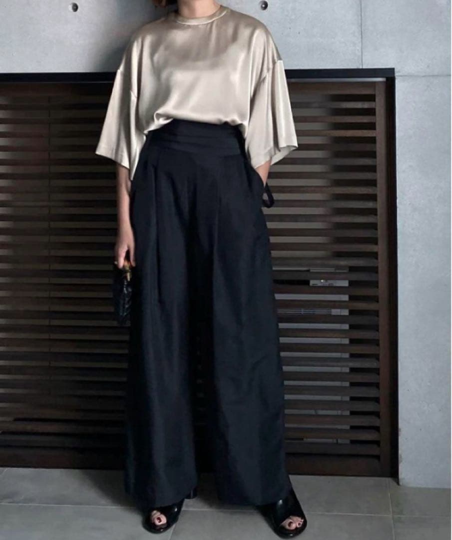 【LOHEN】ベビーサテンTシャツブラウス ベージュ