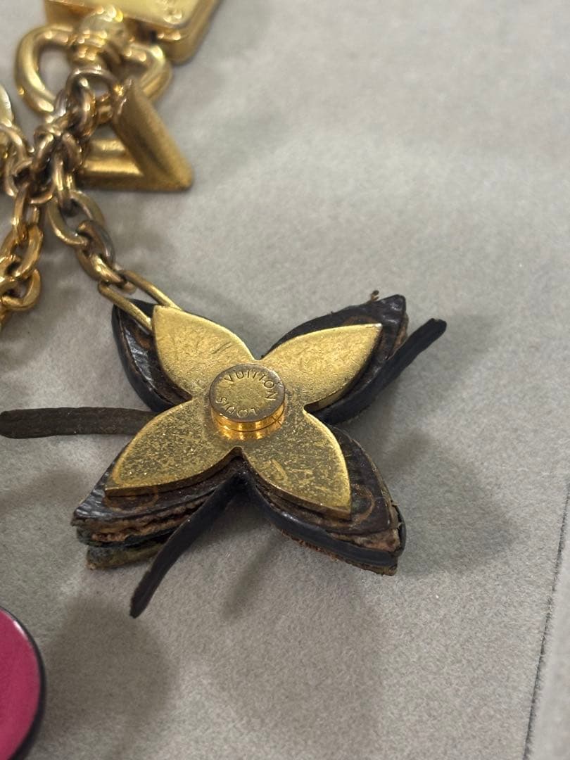 LOUIS VUITTON キーホルダー ポルト クレ ブルーミング フラワー