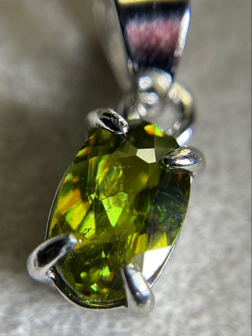 天然石　スフェーンペンダントトップ