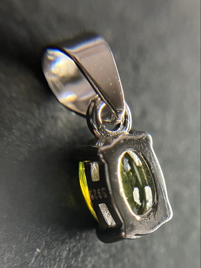 天然石　スフェーンペンダントトップ