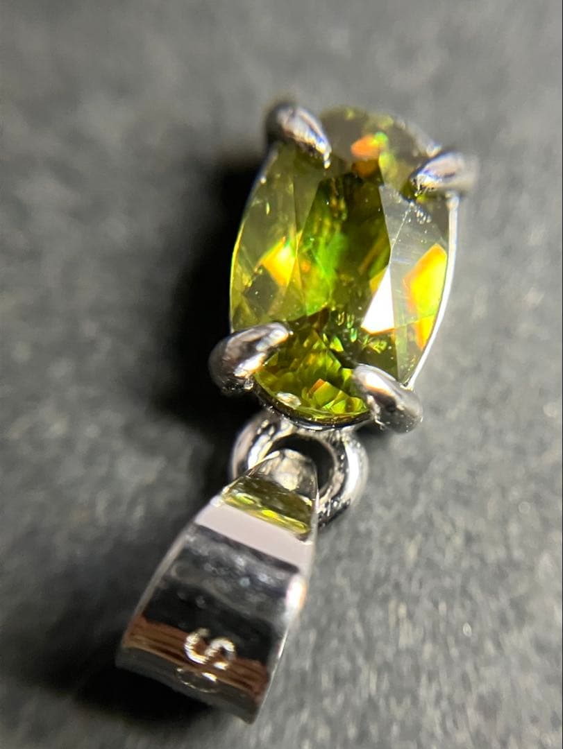 天然石　スフェーンペンダントトップ