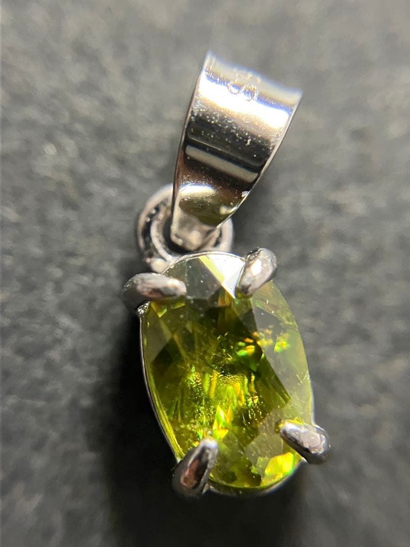 天然石　スフェーンペンダントトップ