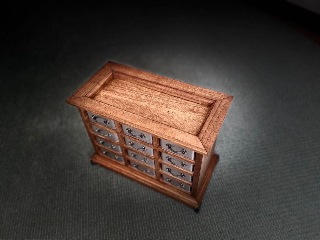 ハンドメイド　クラシックデザイン　木製収納箪笥　スチール缶　レトロ　コレクション