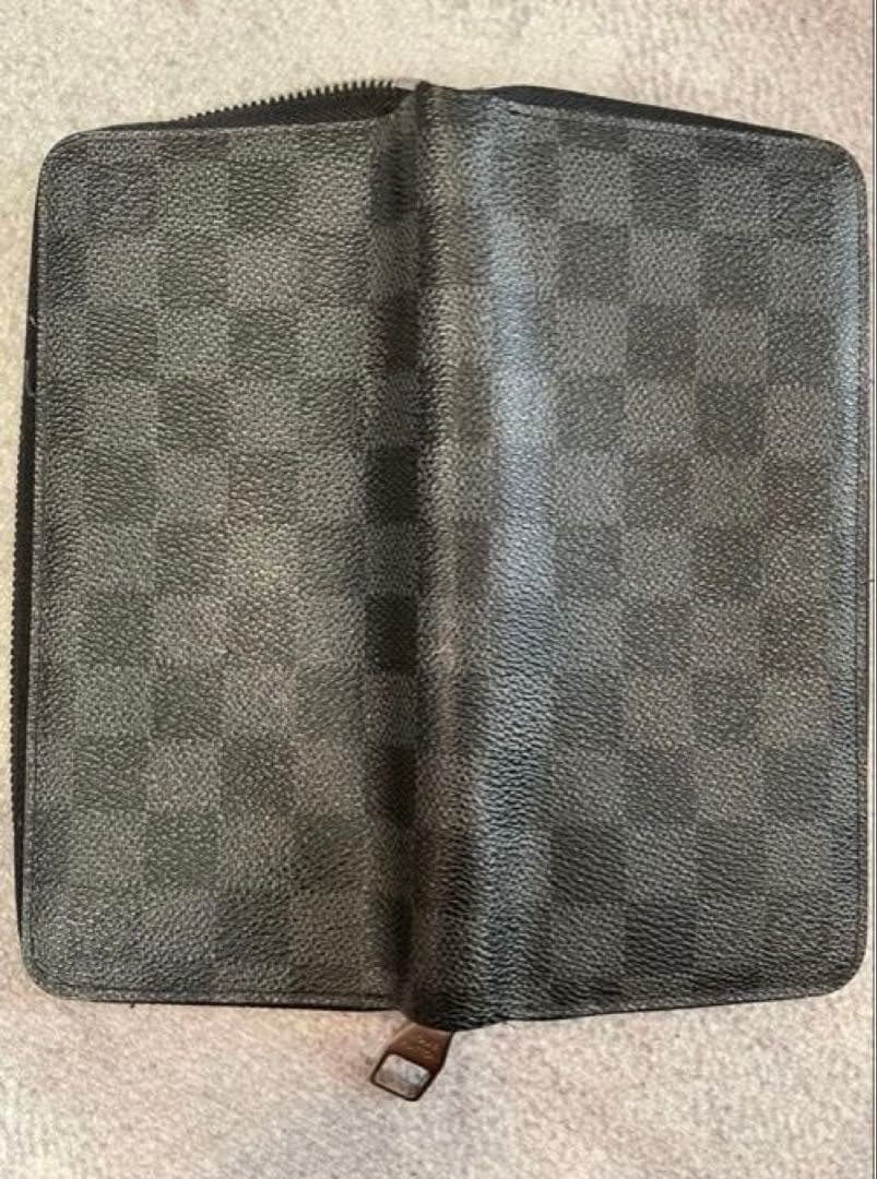 ルイヴィトン ダミエ グラフィット ヴェルティカルジッピーウォレット