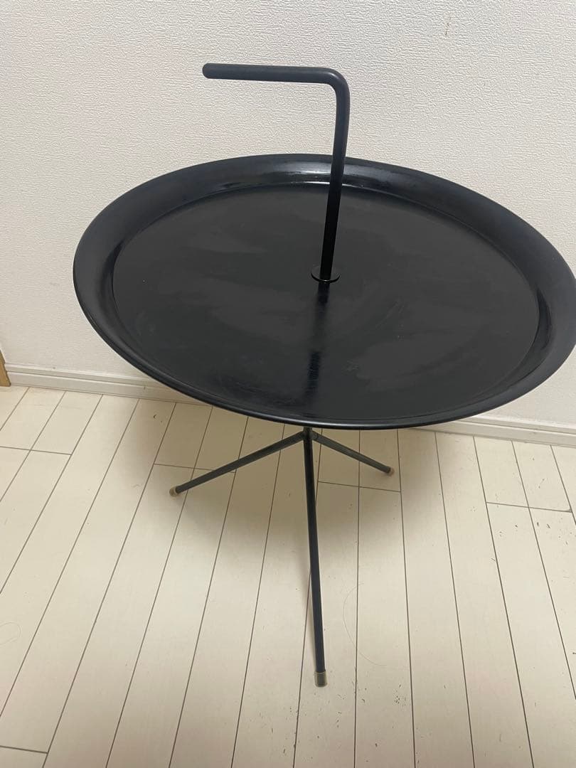 黒い円形サイドテーブル
