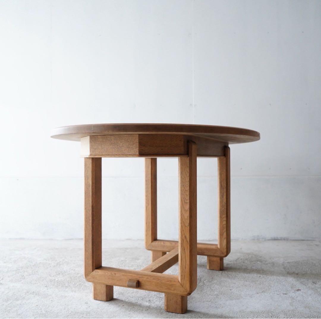 古い楢材のテーブル