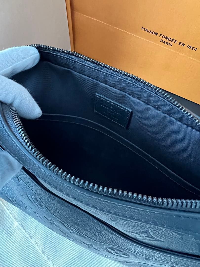 新品同様◎ルイヴィトン トリオ•メッセンジャー モノグラム・シャドウM46602