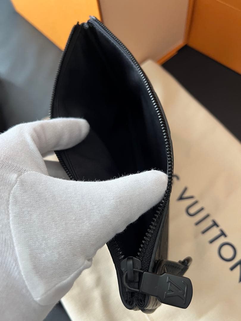 新品同様◎ルイヴィトン トリオ•メッセンジャー モノグラム・シャドウM46602