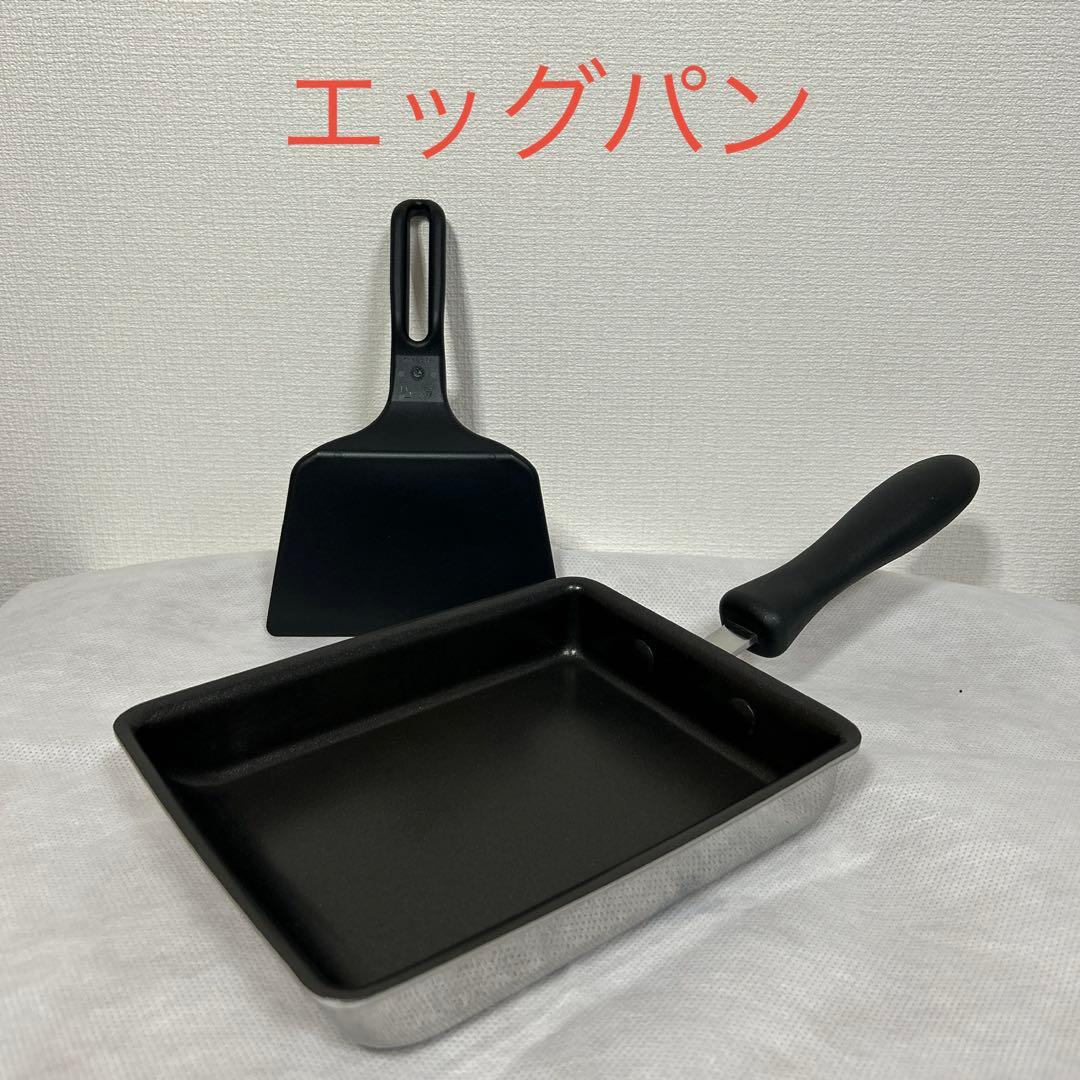 タッパーウェア　エッグパン（スクレーパー付き）