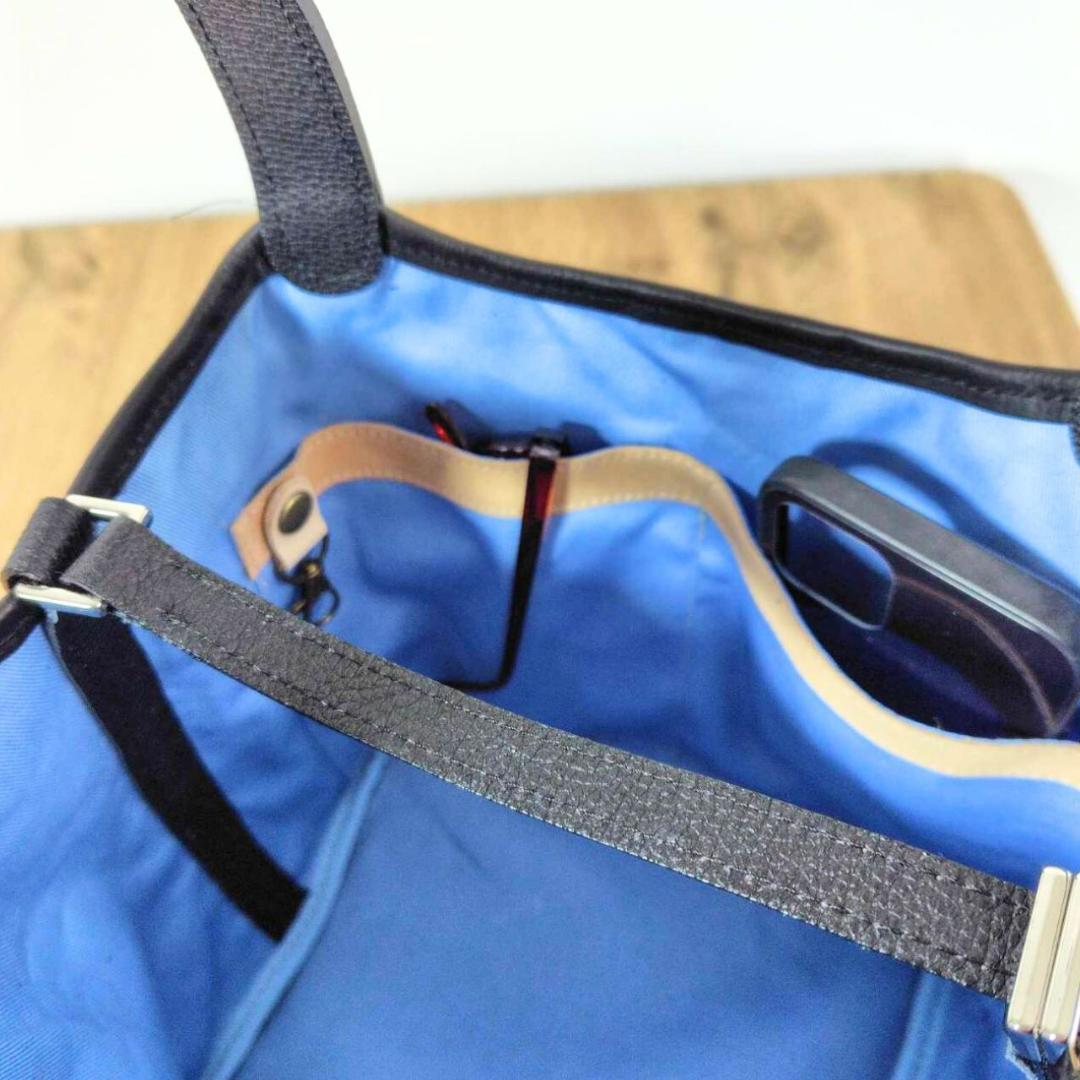 ミナペルホネン/2025rosyロージィーネイビ/牛革ブラックロックトート