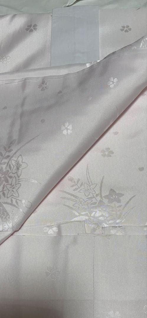 最安値！可愛い振袖 フルセットバック草履つき　花の模様 白地