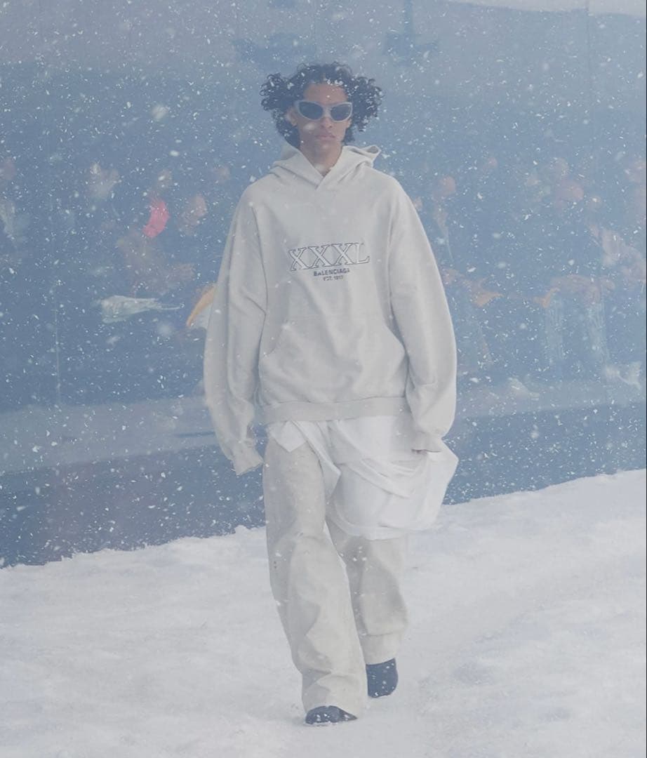 BALENCIAGA XXXL patchedホワイトパーカー