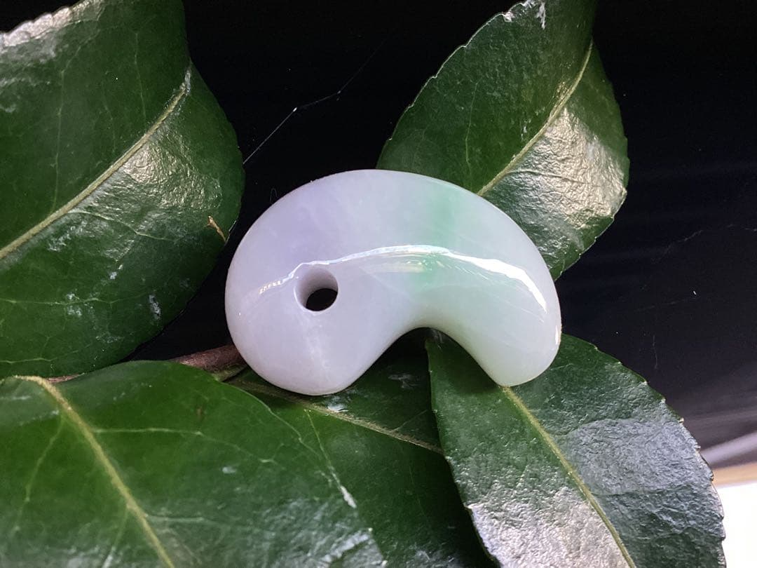 ✳premium*一流の勾玉　最上級のコレクション ‼️ 糸魚川翡翠ラベンダー入り