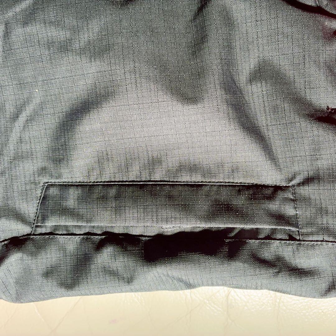 DESCENTE子ども用スキーウェア 黒/赤 フード付き