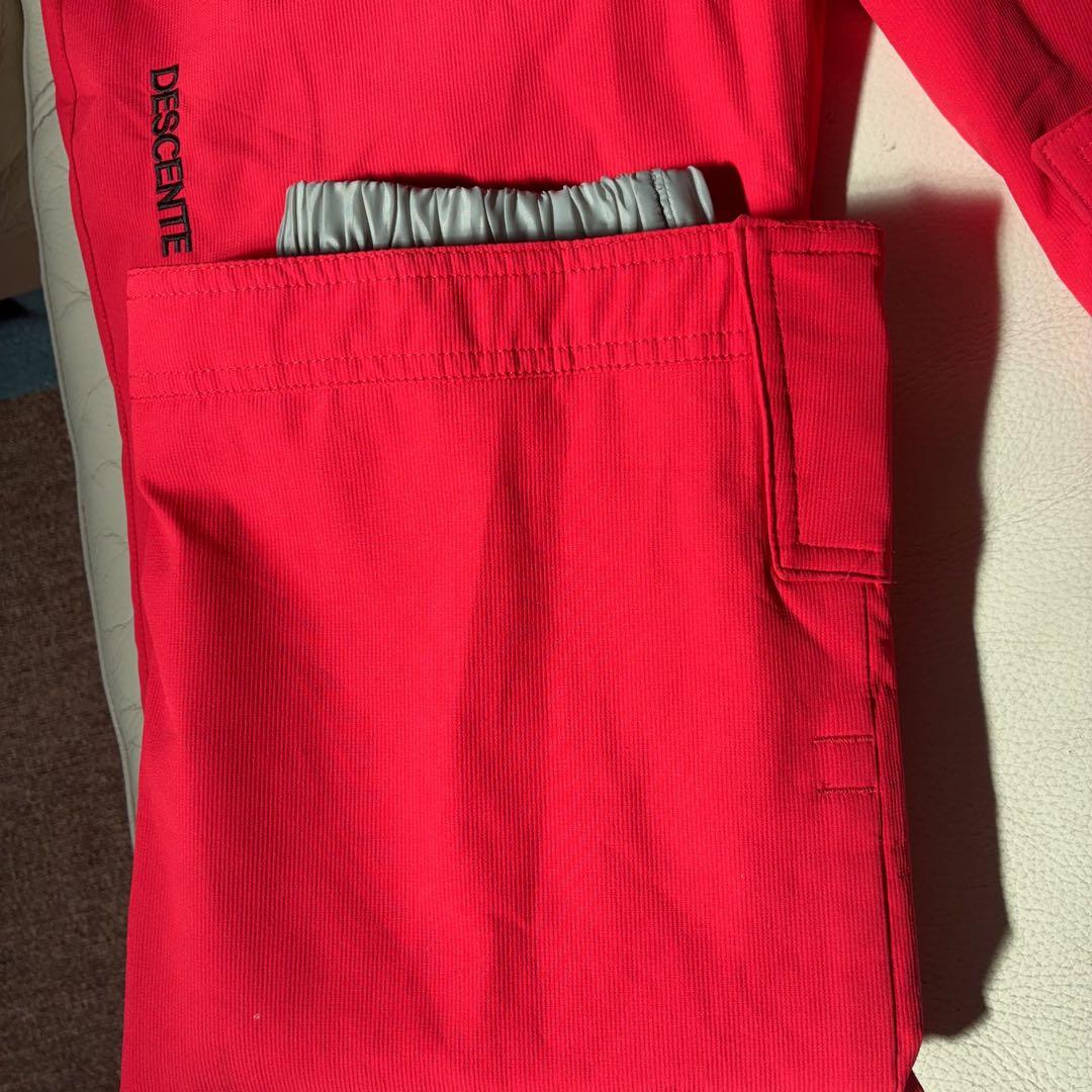 DESCENTE子ども用スキーウェア 黒/赤 フード付き