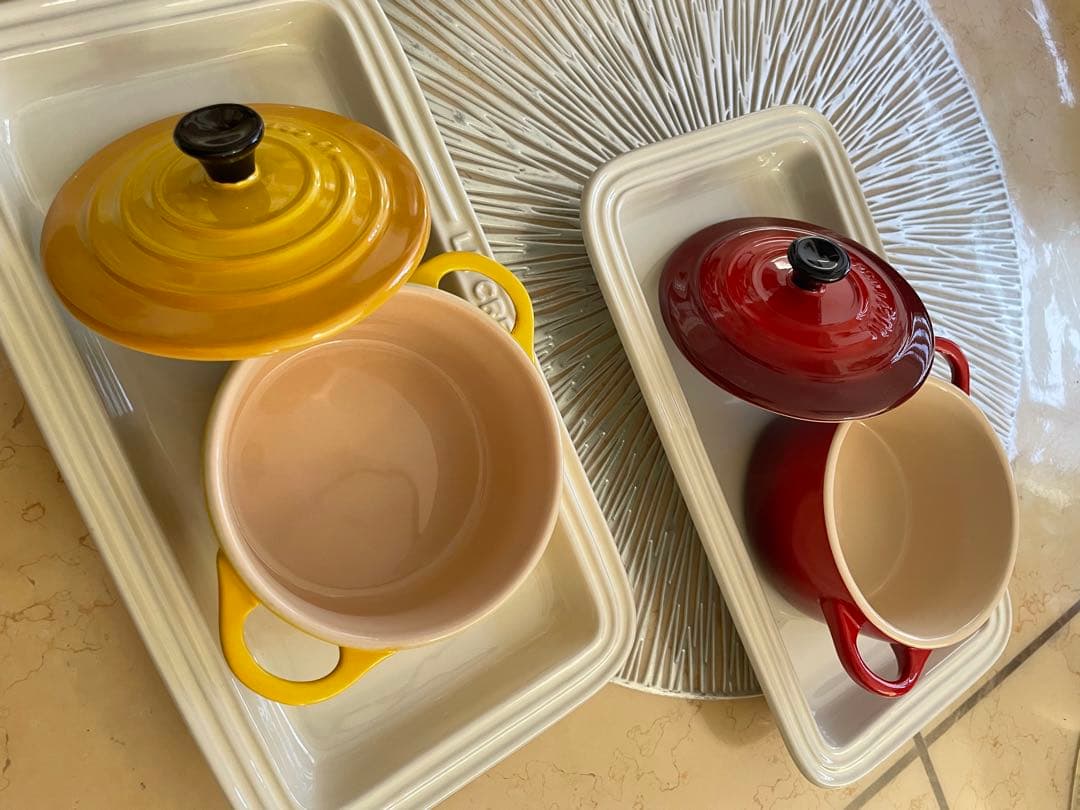 LE CREUSET ミニココットセット 赤 黄色 2個＆四角プレート2個