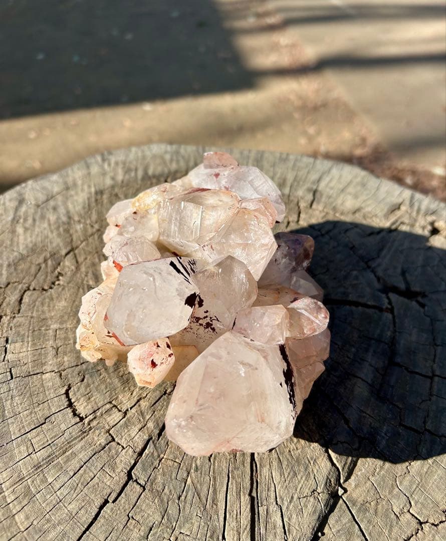 1.6kg❣️⭐️マダガスカル産　水晶クラスター　浄化　虹　キラキラ　癒し⭐️