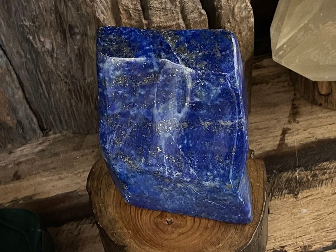 ラピスラズリ　原石　鮮やかな青とパイライトのコントラスト綺麗