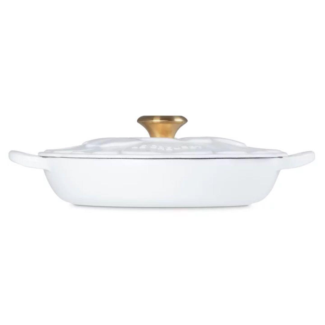 ル・クルーゼ　シグニチャー ビュッフェ・キャセロール 26cm ペタルレリーフ