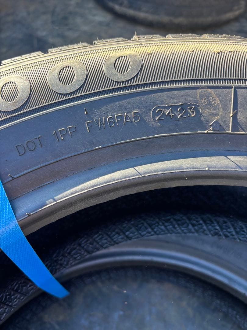 ZEETEX WP2000スタッドレスタイヤ 195/60R16 23年製　2本