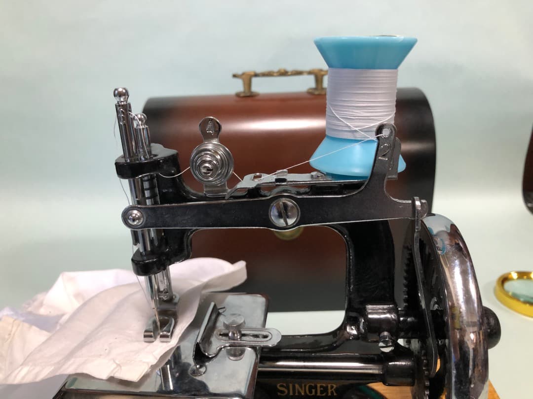 シンガー小型手回ミシン　アンティークミシン　 ヴィンテージ　美品