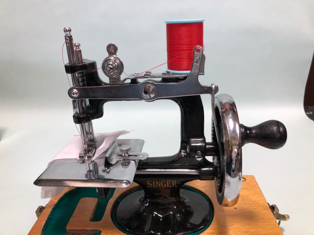 シンガー小型手回ミシン　アンティークミシン　 ヴィンテージ　美品
