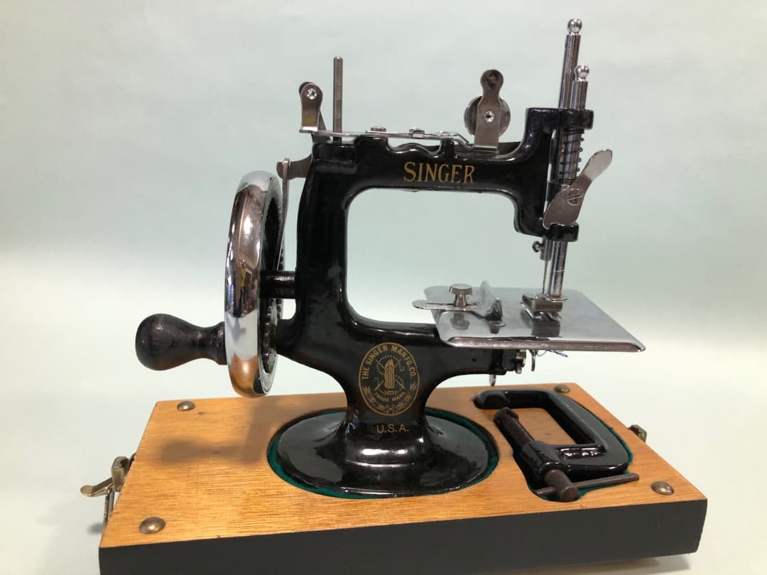 シンガー小型手回ミシン　アンティークミシン　 ヴィンテージ　美品