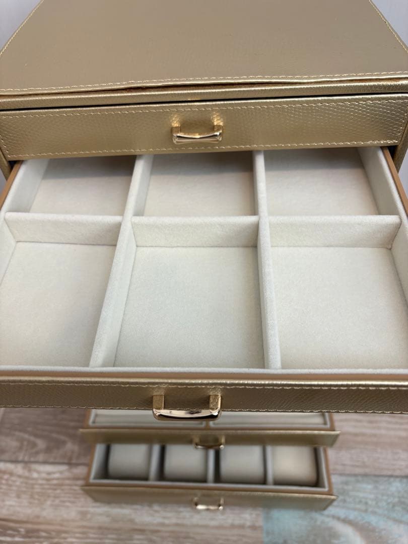 美品　ジュエリーボックス　10段　ゴールド　金アクセサリー　指輪　時計　腕時計