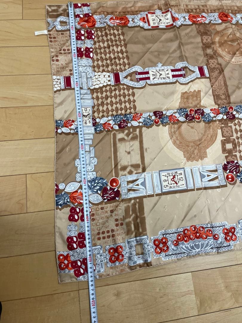 Cartier シルクスカーフ 時計デザイン ベージュ