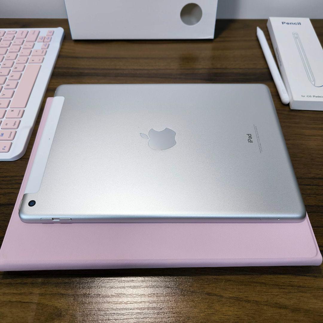 iPad 第6世代 Simフリー 32GB ケースとキーボード、タッチペン