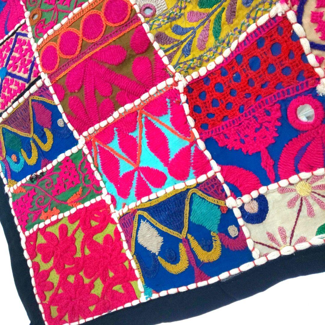 インド 刺繍 ラグ100×100