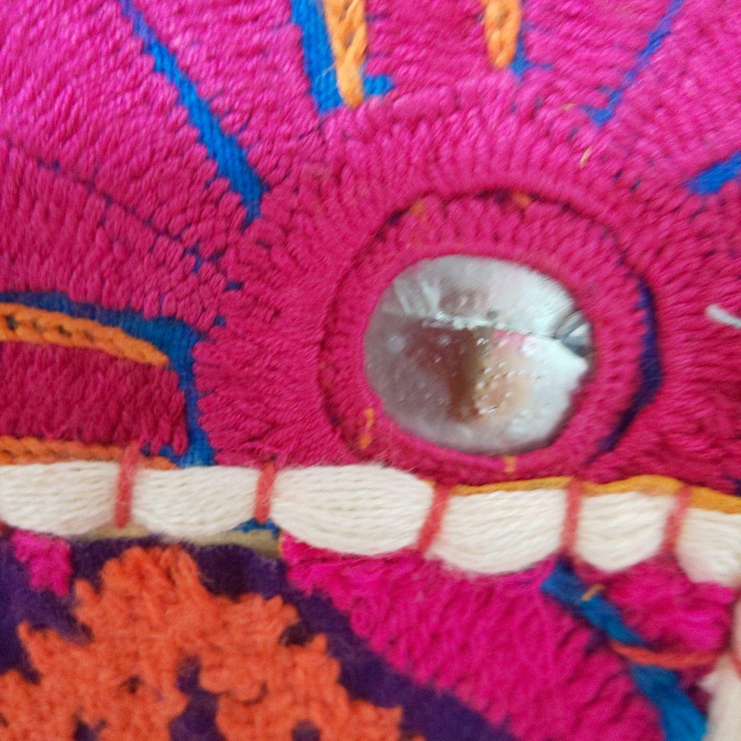 インド 刺繍 ラグ100×100