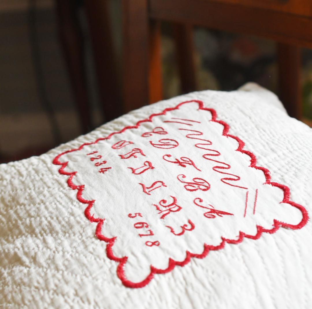 アンティークキルト＆刺繍サンプラー クッション【sa729】