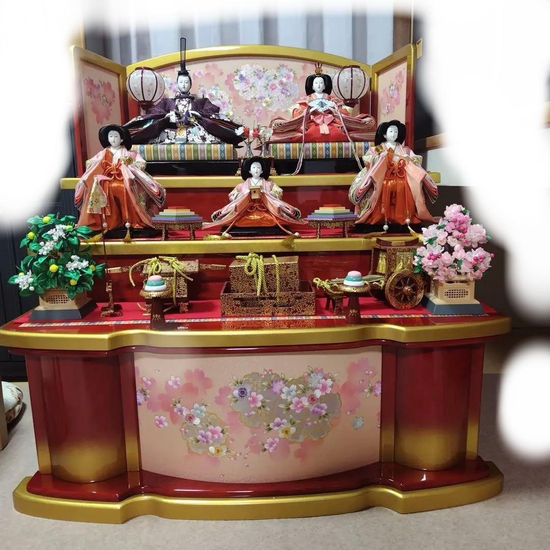 豪華な雛人形セット　三段