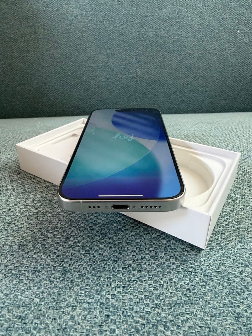 【美品】iPhone 15 pro ホワイトチタニウム　256GB