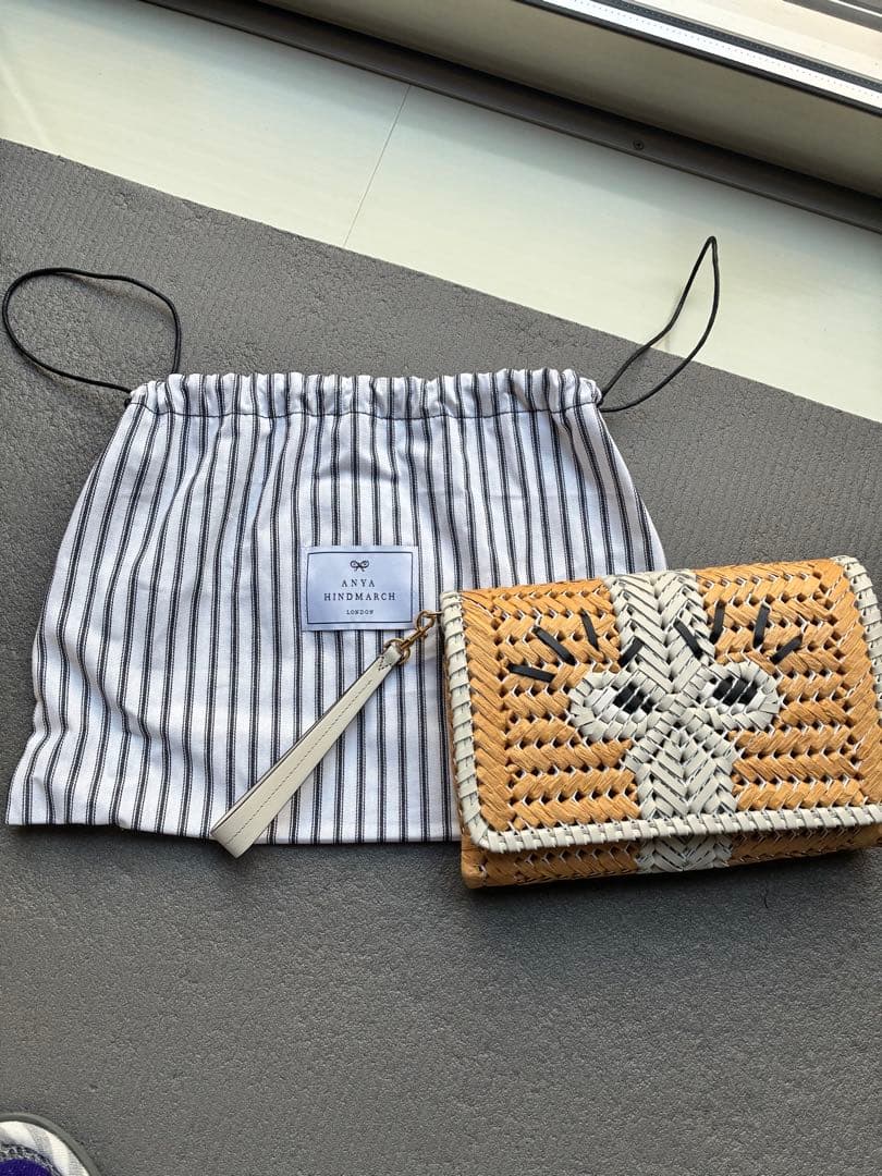 ANYA HINDMARCH クラッチバッグ