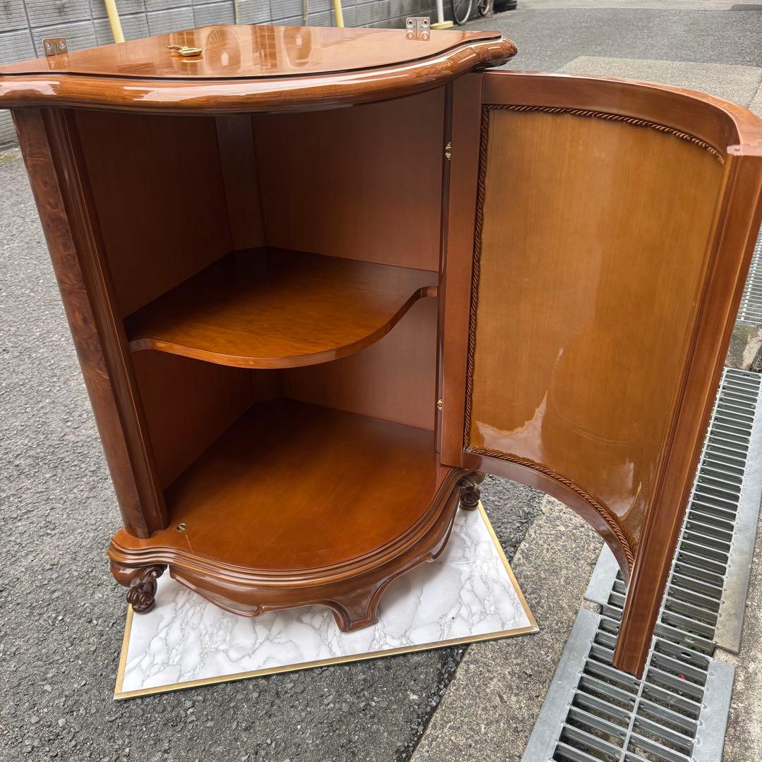 サルタレッリ ガラス　キャビネット イタリア製　ディスプレイ棚　キー付き