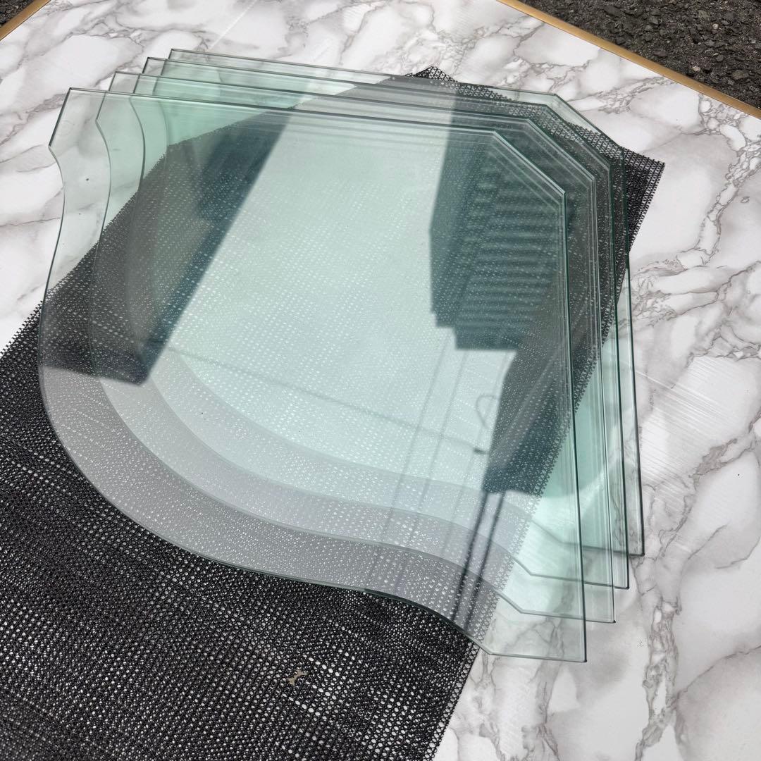 サルタレッリ ガラス　キャビネット イタリア製　ディスプレイ棚　キー付き