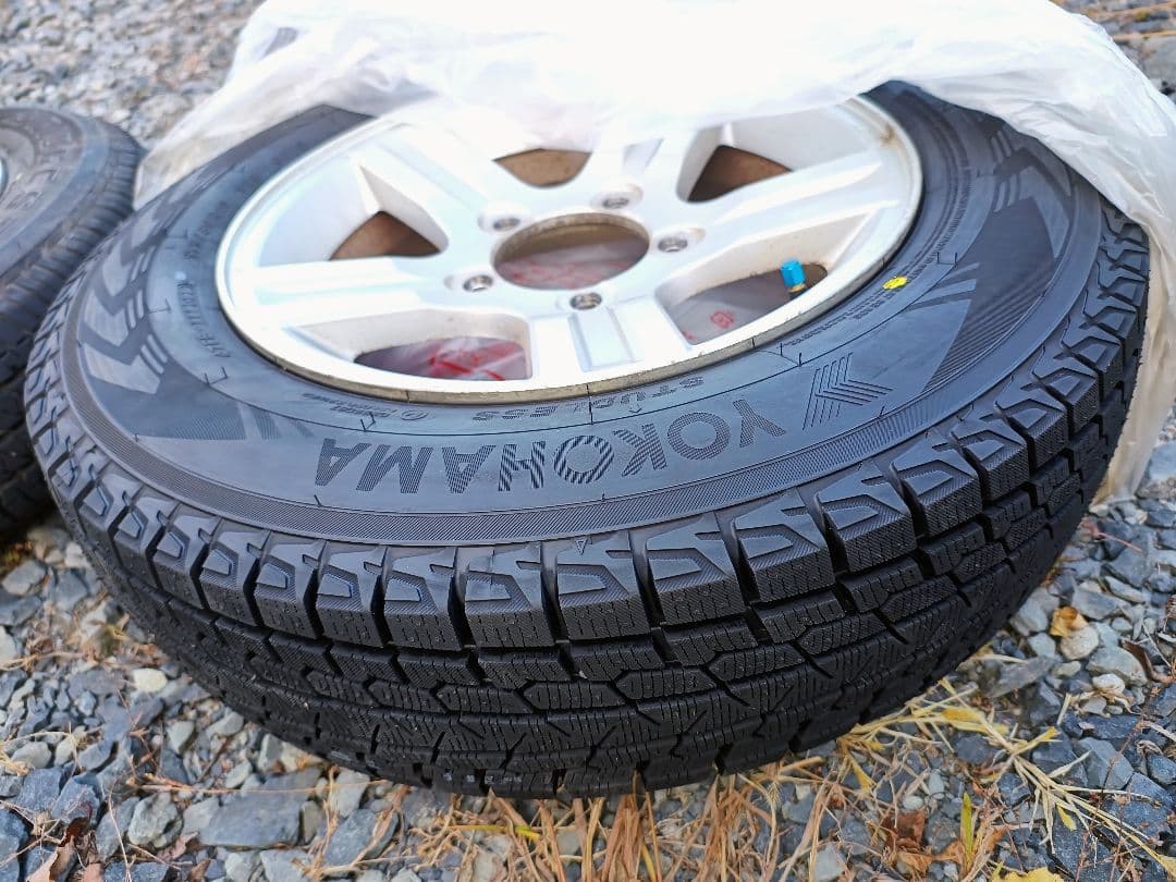 スズキジムニー用、未使用スタッドレスタイヤ4本です！