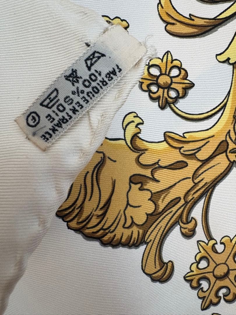 正規品　HERMES エルメス カレ90ロンシャンの散歩 白×ゴールド スカーフ