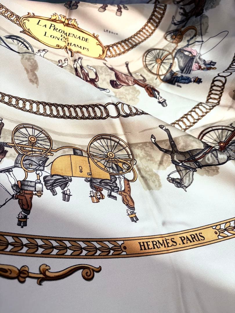 正規品　HERMES エルメス カレ90ロンシャンの散歩 白×ゴールド スカーフ