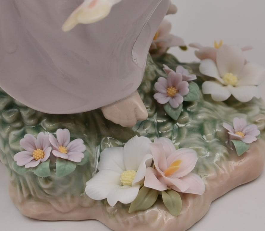 チョウの妖精　＃6875　★リヤドロ　スペイン　ポーセリン　光沢仕上げ　リタイヤ