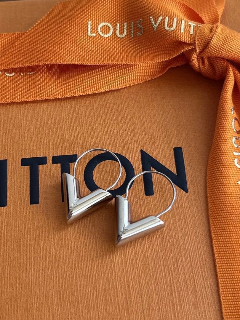 美品♡LOUISVUITTONフープピアス・エセンシャルV M63199シルバー